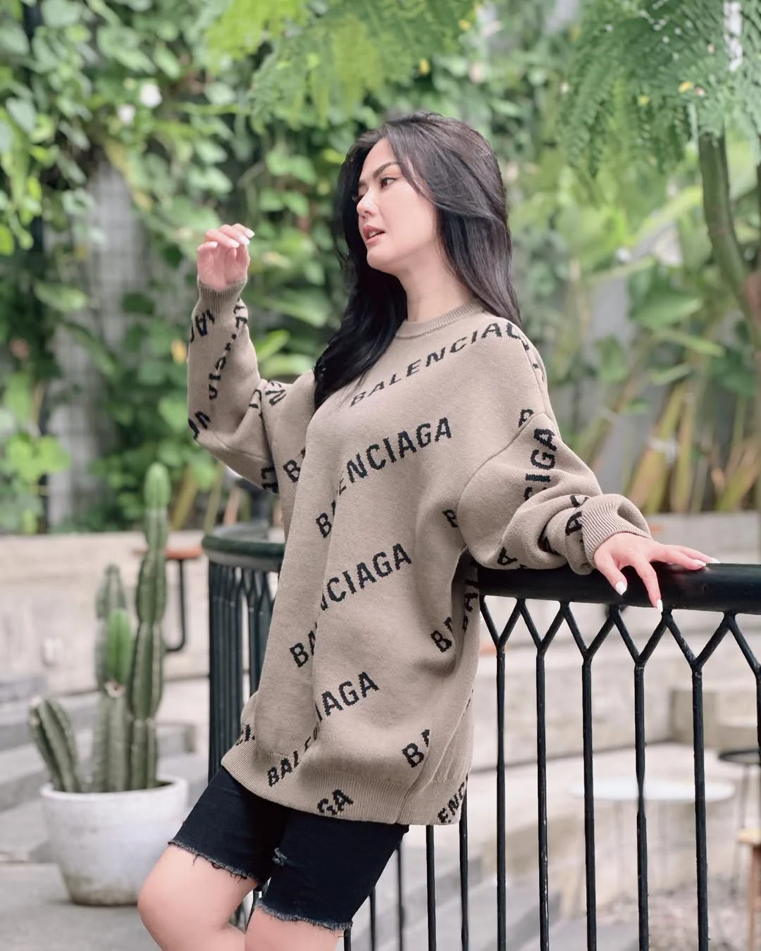 Balenciaga Casual Streetwear Outfit animated album preview